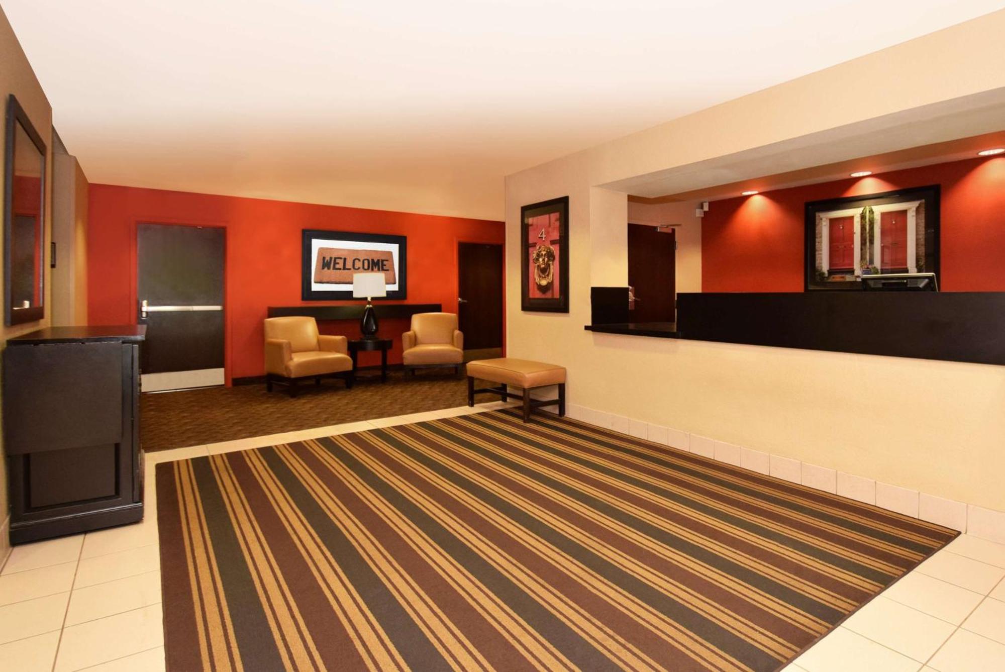 Extended America Select - Chicago - - East Naperville