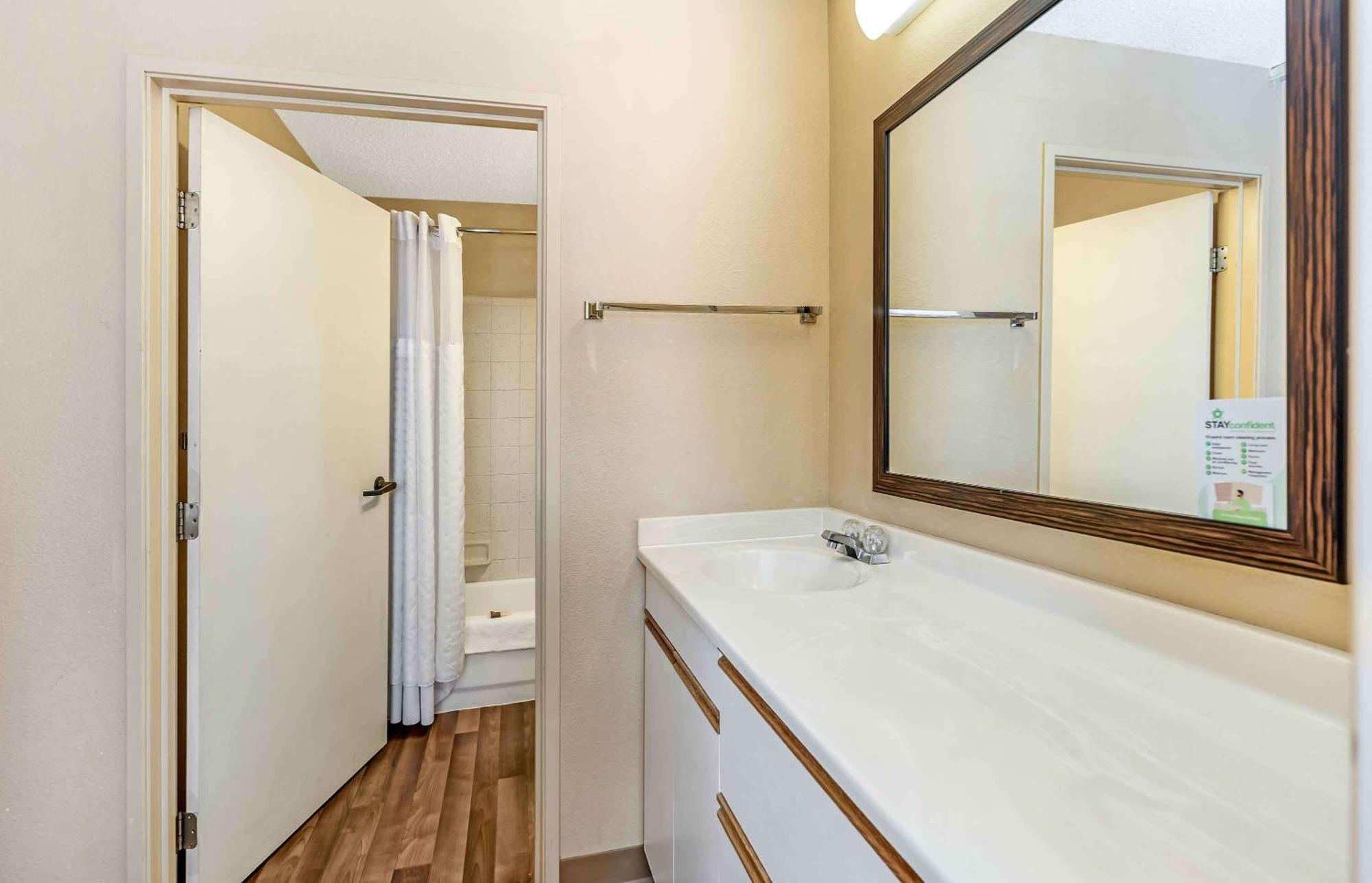 Extended America Select - Chicago - - East 2* Naperville