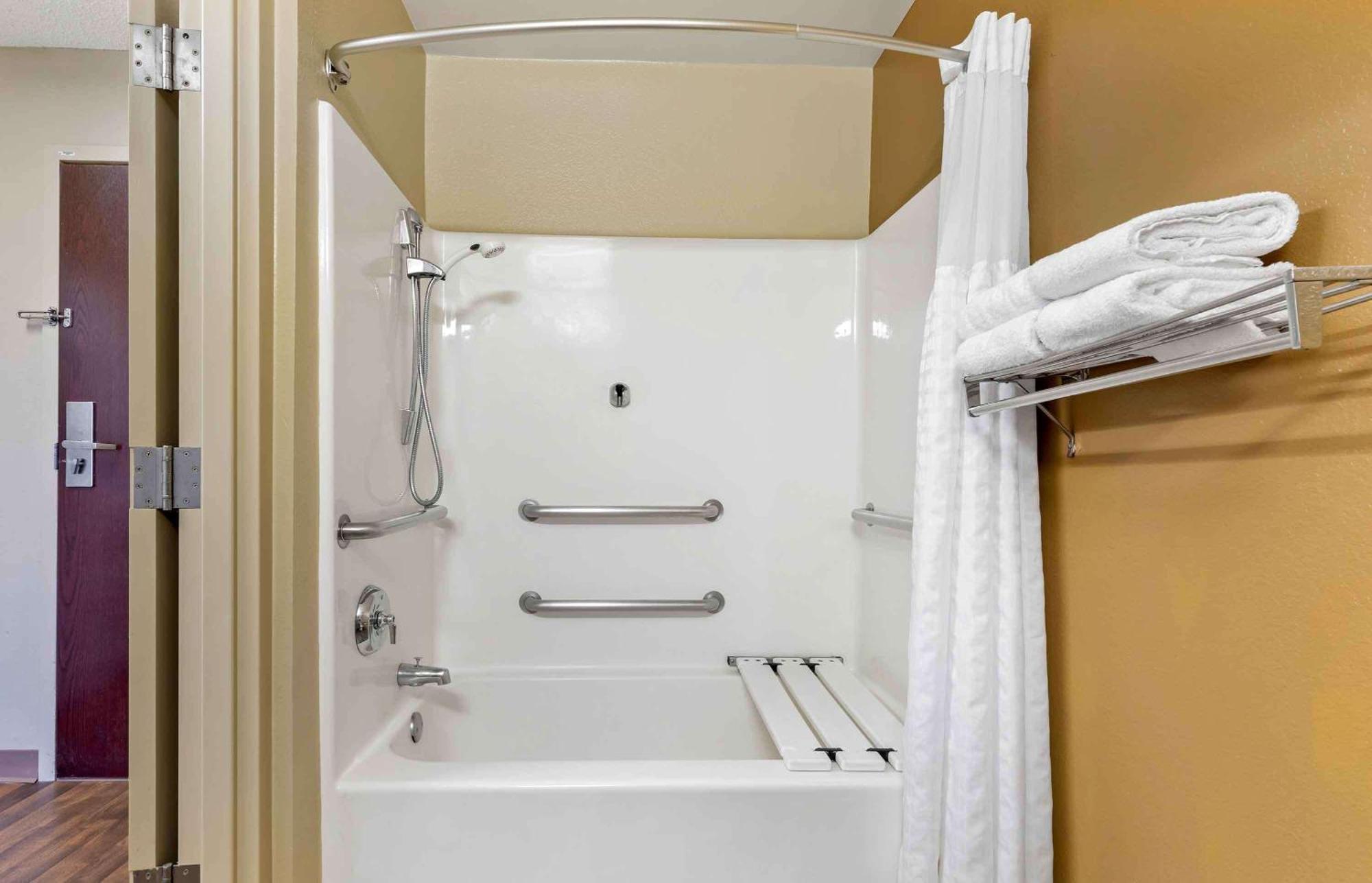 Extended America Select - Chicago - - East Naperville