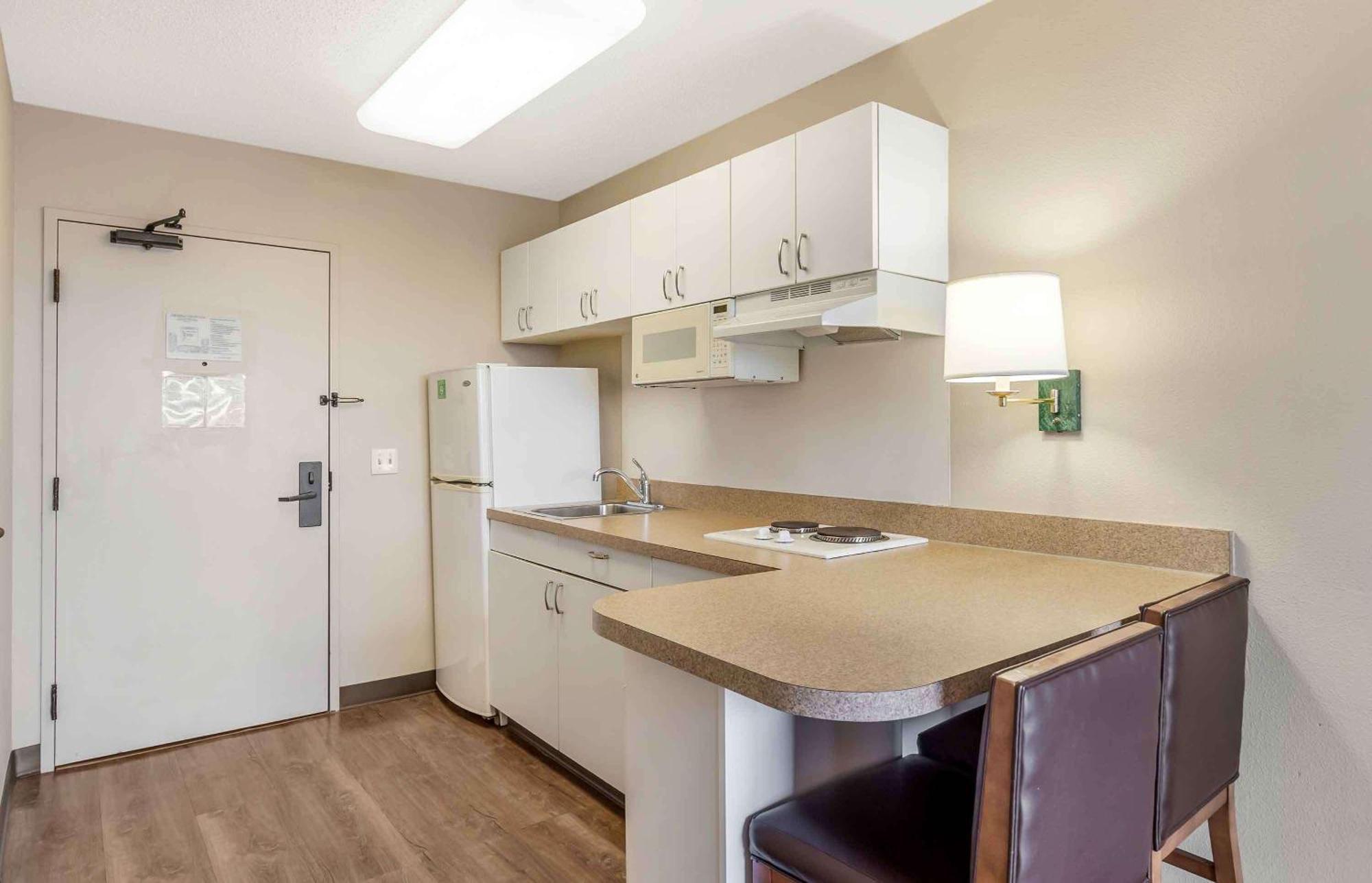 Extended America Select - Chicago - - East Naperville