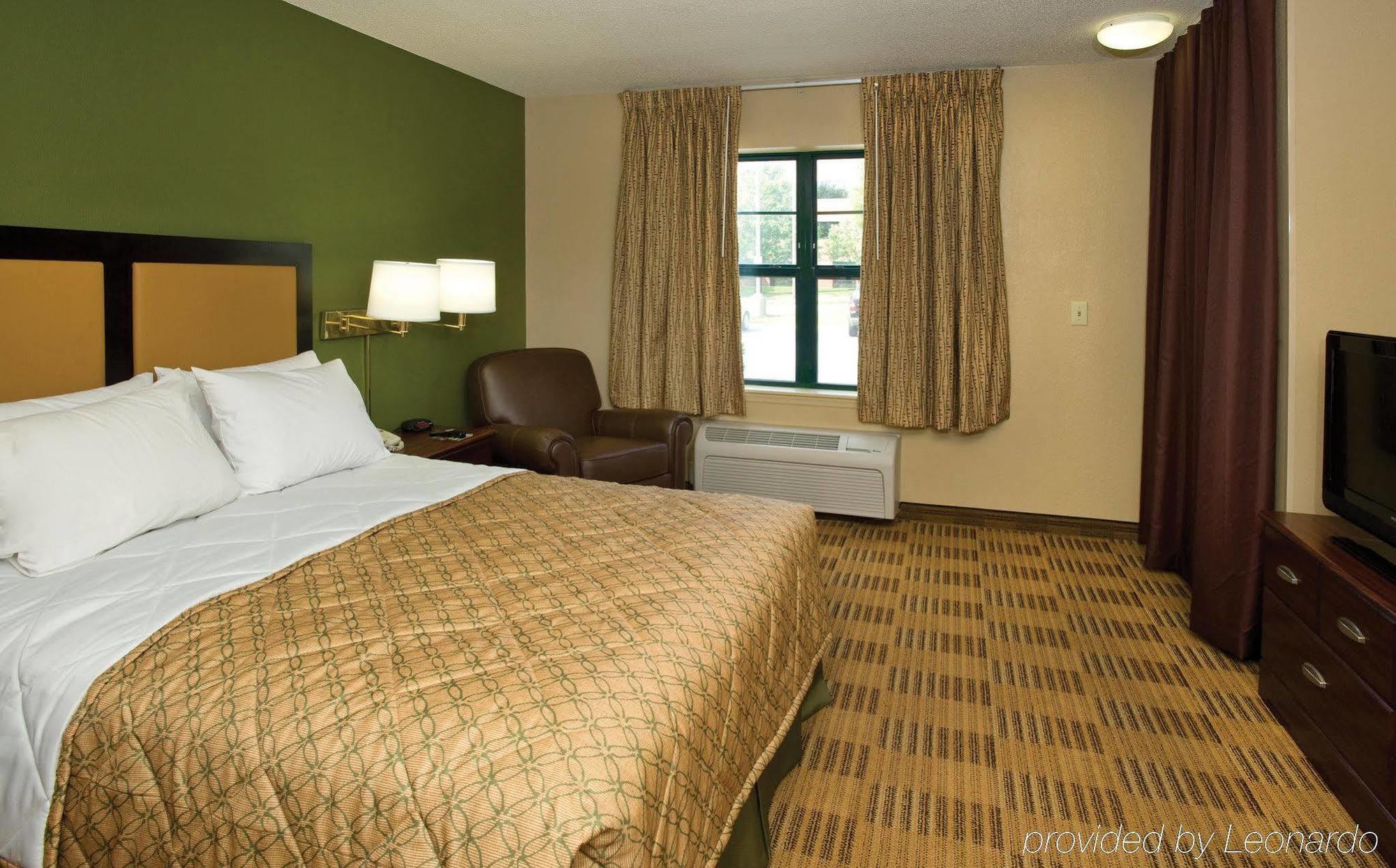 Extended America Select - Chicago - - East 2* Naperville